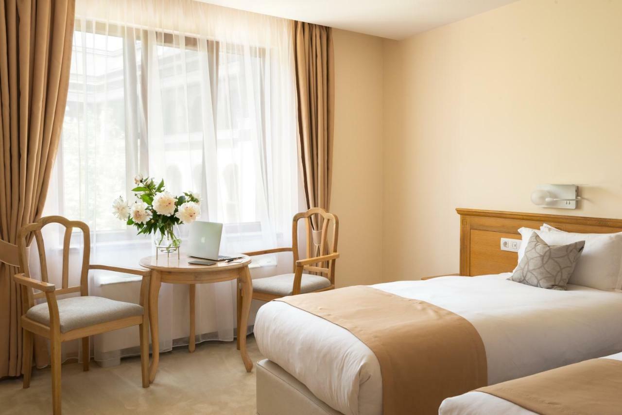 Family Hotel Anna รูเซ ภายนอก รูปภาพ